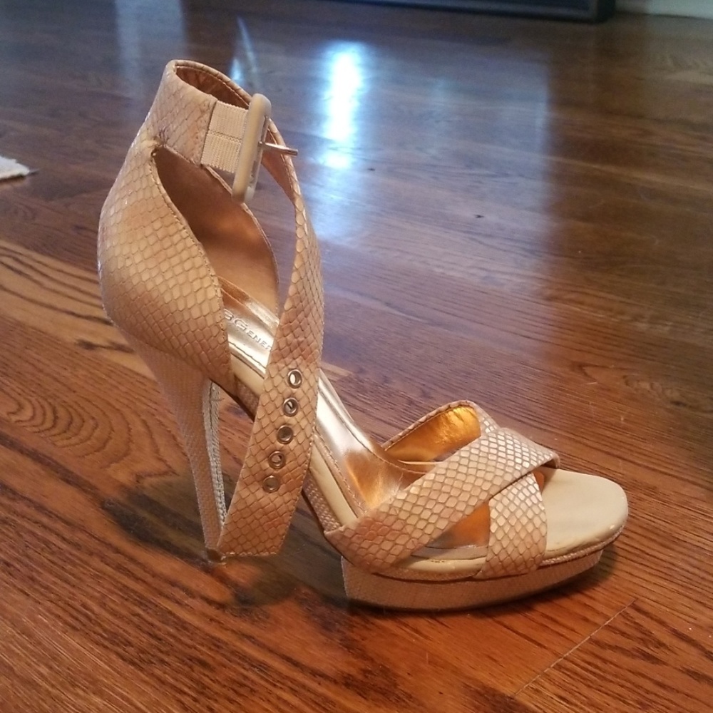 Heels - Picture 2 of 8